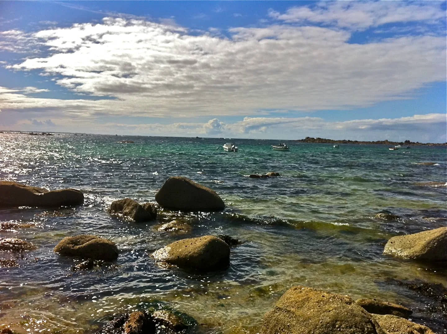 La riva con l’alta marea